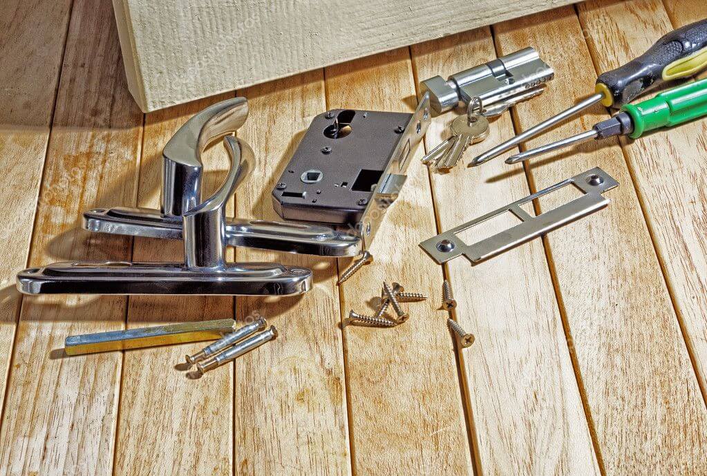 Tools and mortise lock before installing the door. — Stock Photo, Image